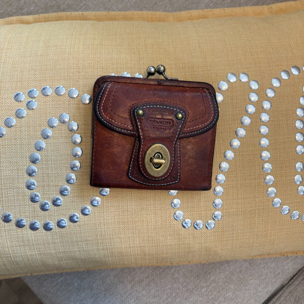 Coach Legacy Kisslock Wallet – Vintage 1990s/2000s